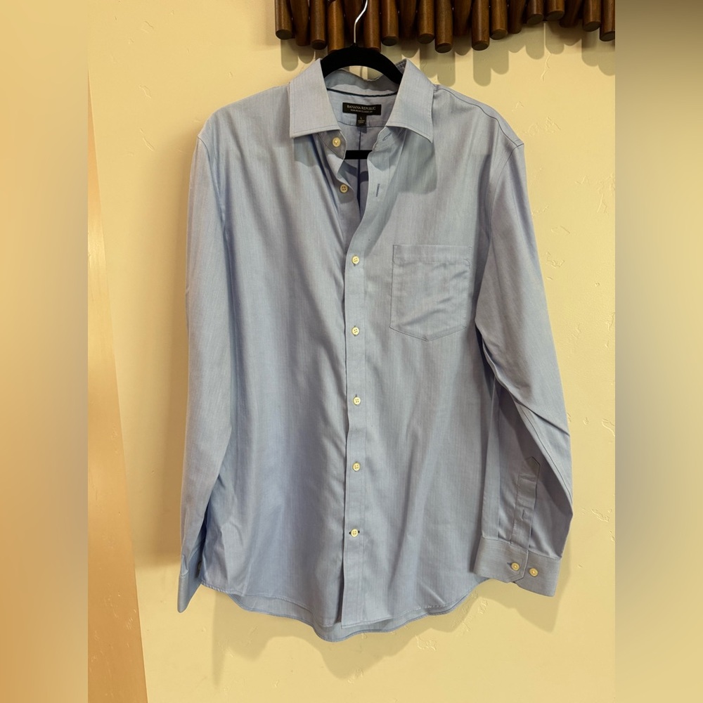 Banana Republic non-iron classic fit long sleeve button down blue herringbone